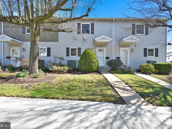 22 E Poplar St, Palmyra, PA 17078