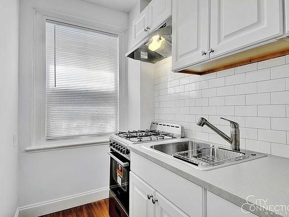 5th image of 315 E 43rd St #614