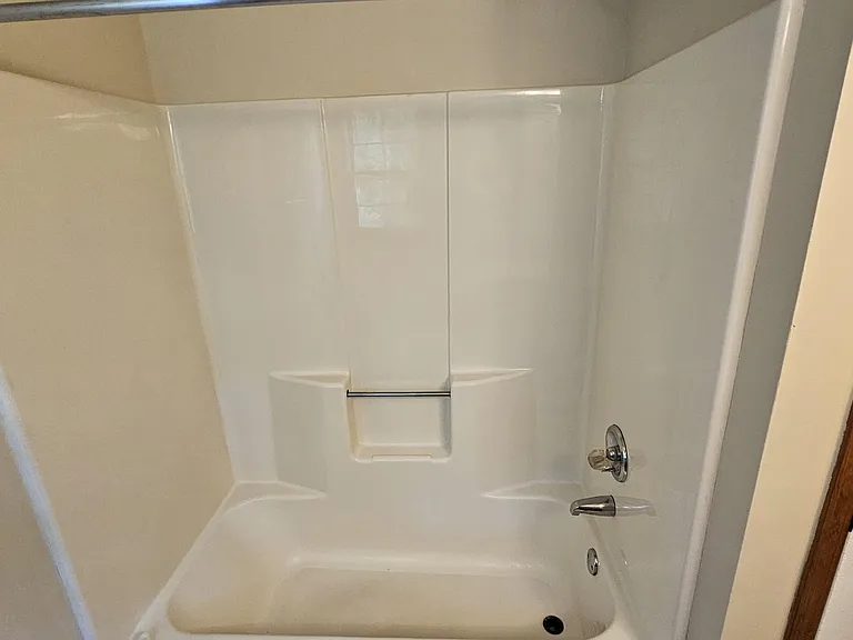 1709 Riverside Ct NE — Photo 8