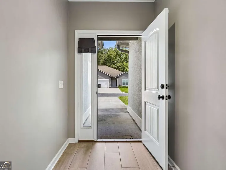 326 Gary Cir — Photo 8