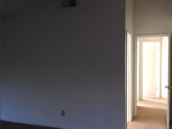 3rd image of 1105 Holliston Cir