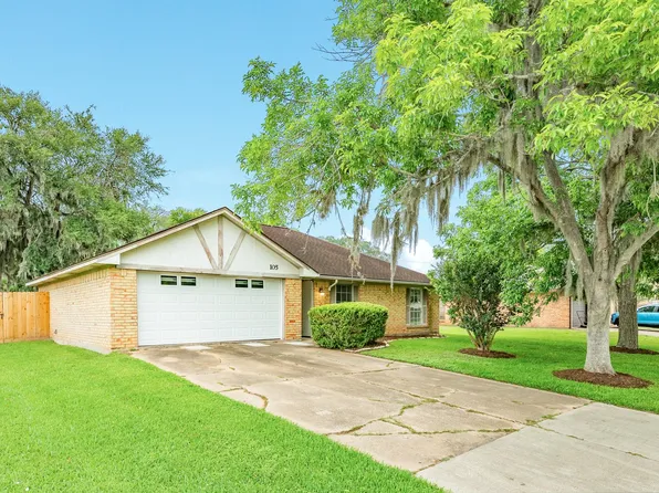 105 Sugar Cane Trce, Lake Jackson, TX 77566