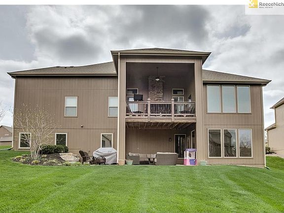 2 level covered decks on this large cul-de-sac lot.