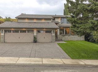 1040 Edgemont Rd NW, Calgary, AB T3A2J3