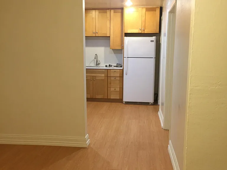Partial divider from living room and kitchen