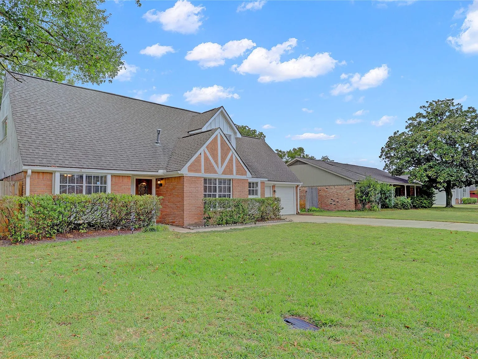 4 bed, 2.0 bath, 1983 sqft, $2,200 — Photo 3