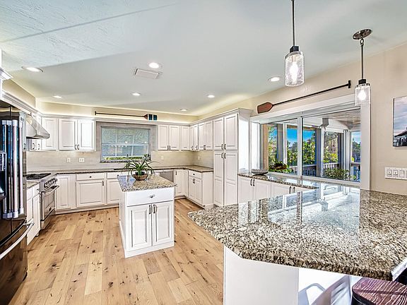 5th image of 3131 Twin Lakes Ln
