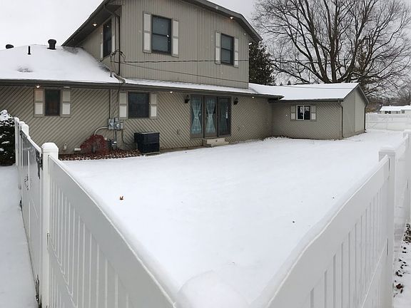 Vinyl fenced in back yard