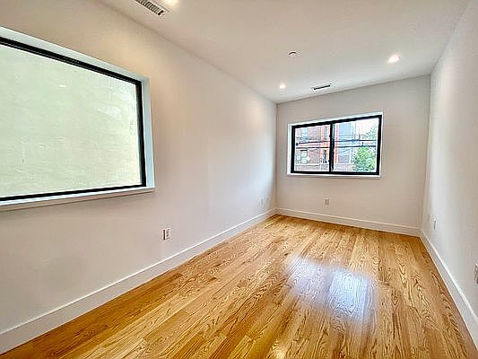 4th image of 900 E 230th St #4