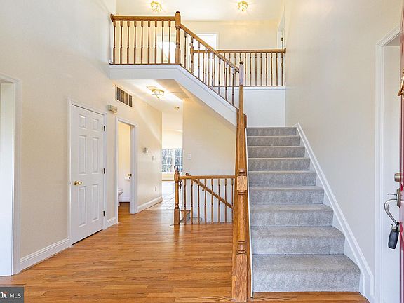 3rd image of 36767 Pelham Ct