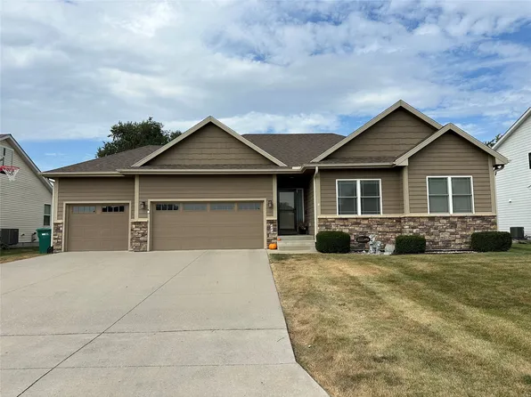 400 N 14th Ave, Winterset, IA 50273