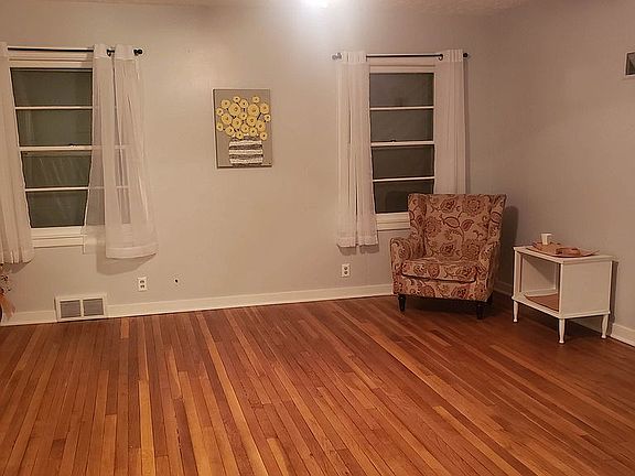 2nd image of 2905 Mildred St