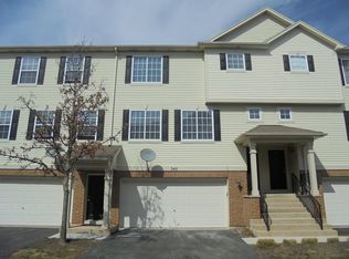 345 Evergreen Cir, Gilberts, IL 60136