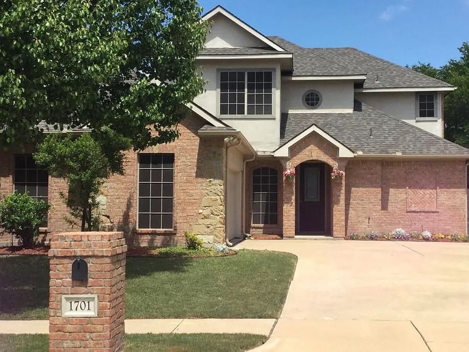 1701 Chatham Ln