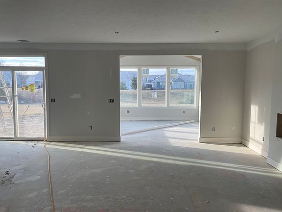 5th image of 2932 Isle Grand Dr