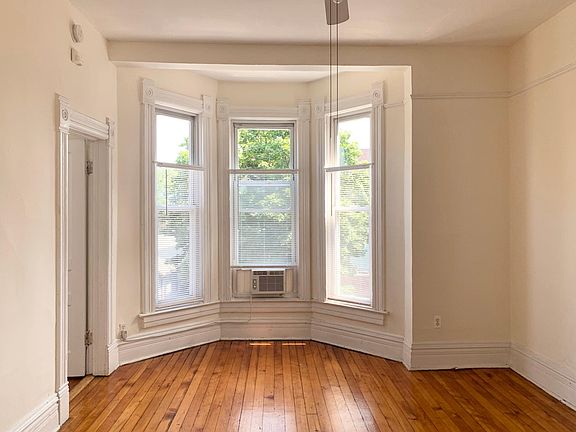2nd image of 1084 N Marshfield Ave #3