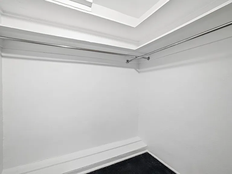 310 E 44th St #518 — Photo 5