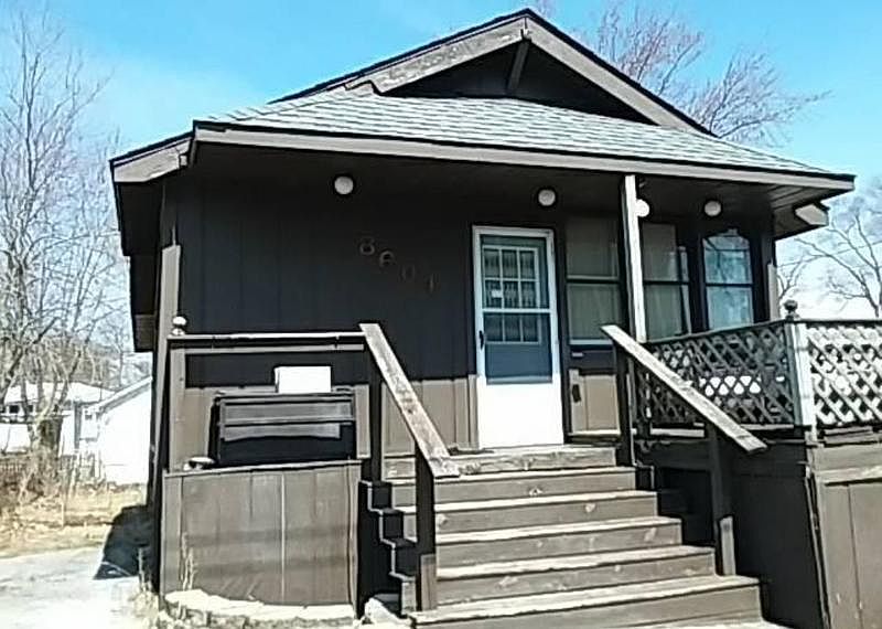 1st image of 8604 W 132nd Pl