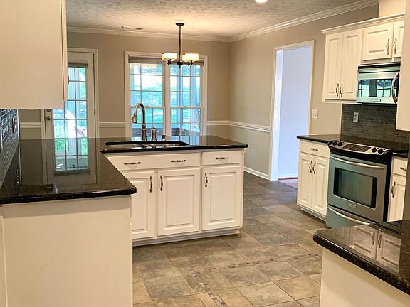 Great kitchen with room the the bar to eat and breakfast area