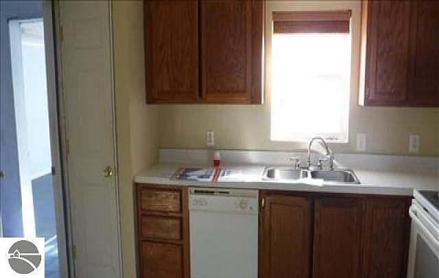 2nd image of 1637 W Division St