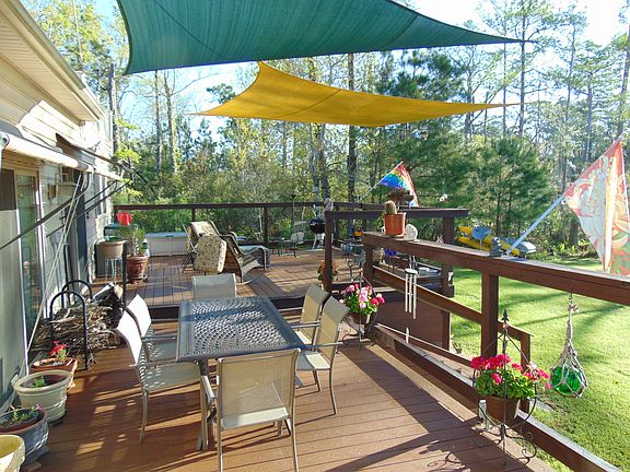 Rear main deck w/shade sails