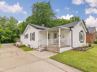 29719 Maplegrove St, Saint Clair Shores, MI 48082