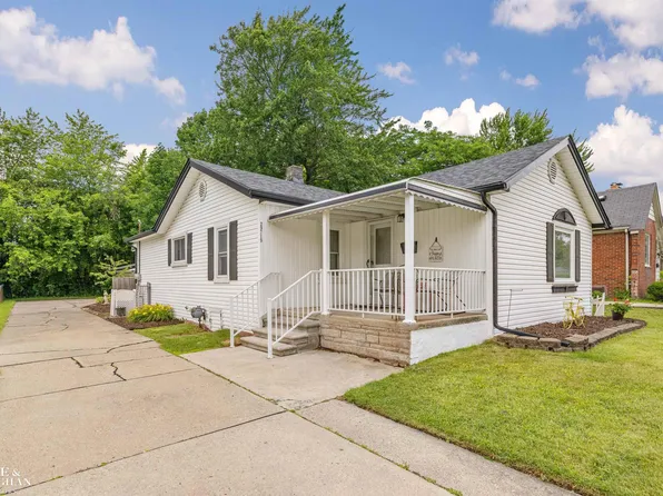 29719 Maplegrove St, Saint Clair Shores, MI 48082