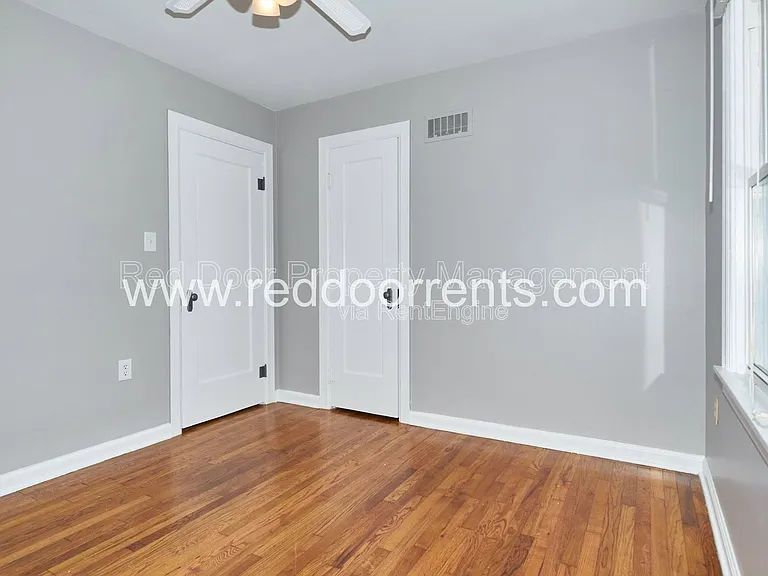 385 W Hawthorne St — Photo 8