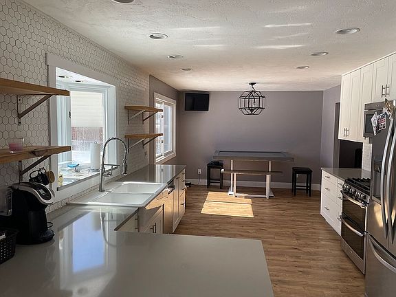 2nd image of 440 Buena Vista Dr