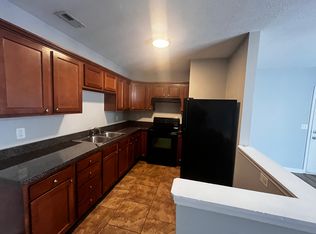 2 bed, 1.0 bath, 850 sqft, $1,050, Louisville, KY 40229