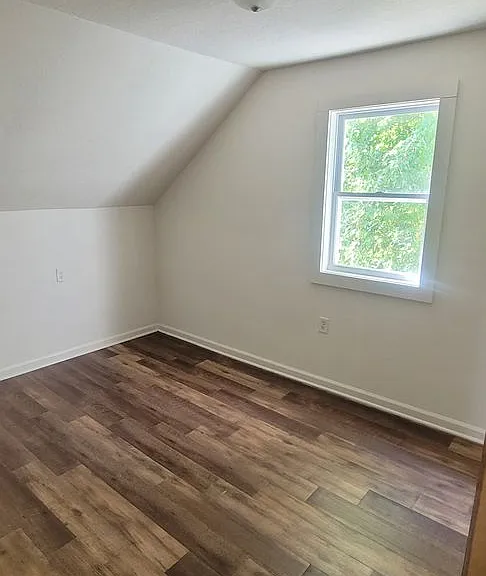 617 Center St — Photo 12