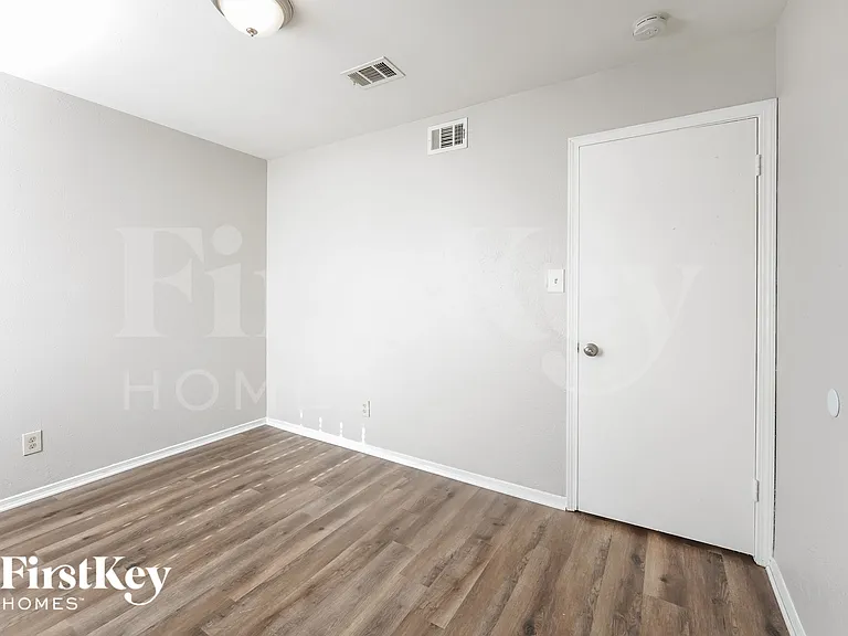 415 Justice Dr — Photo 9