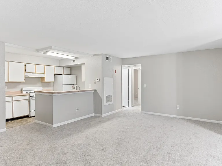 Willow Creek Apartments — Photo 17