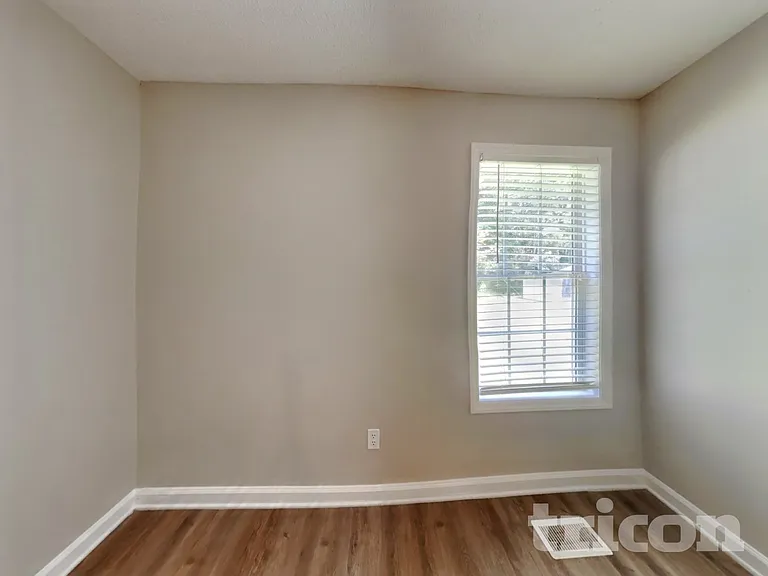 2112 McKinnon Dr — Photo 13