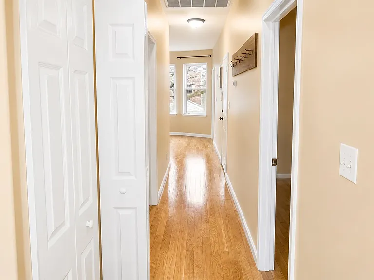136 Randolph Ave #2 — Photo 4