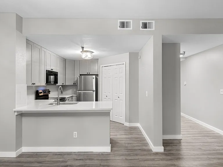 2575 S Syracuse Way #H201 — Photo 3
