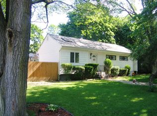 11 Charles St, Selden, NY 11784
