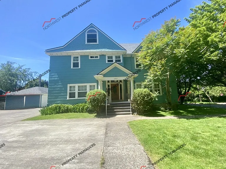 1903 Capitol Way S — Photo 3