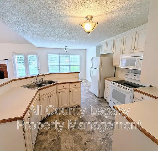 1491 Elena Dr — Photo 4