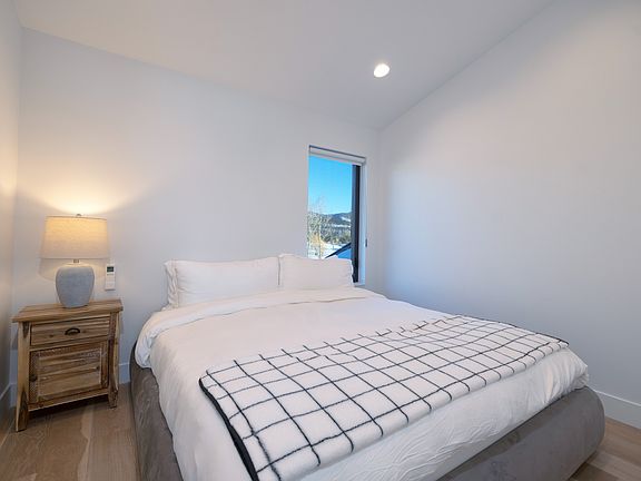 5th image of 425 Mail Cabin Dr #B