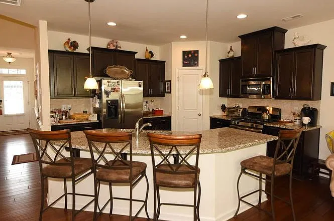 2 bed, 2.5 bath, 1655 sqft, $1,775 — Photo 3