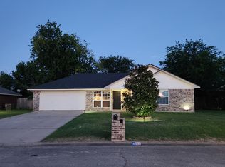 112 Wolf Ln, Waco, TX 76705