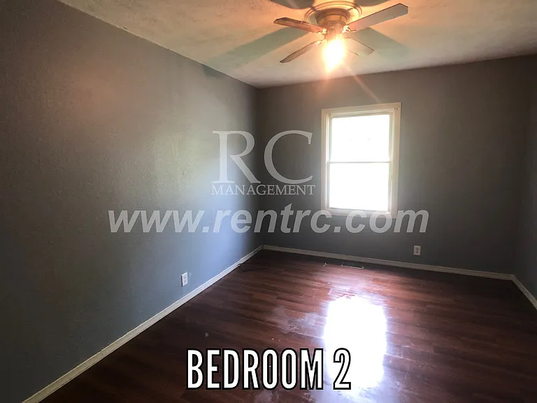 903 Southmoor Dr — Photo 10