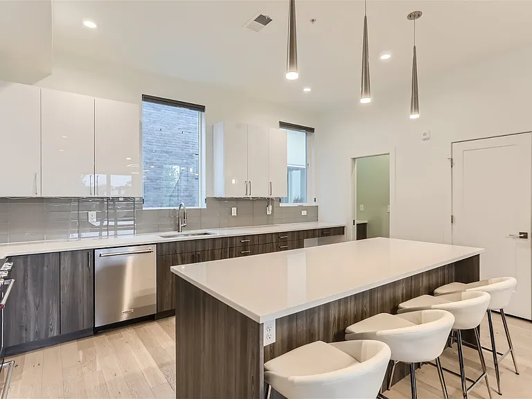1608 Irving St #4 — Photo 7