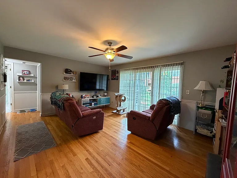 167 E Palatine Rd #I — Photo 6