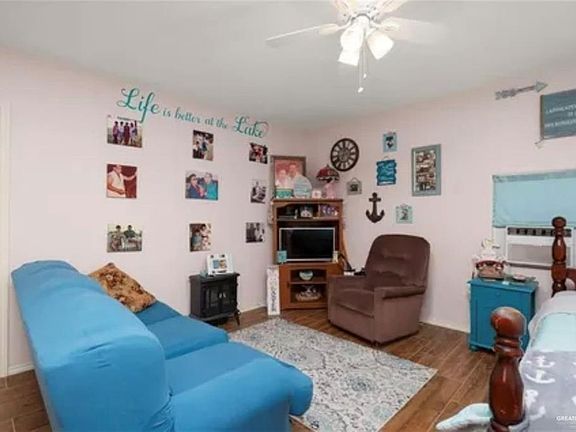 4th image of 827 E Kika De La Garza Blvd