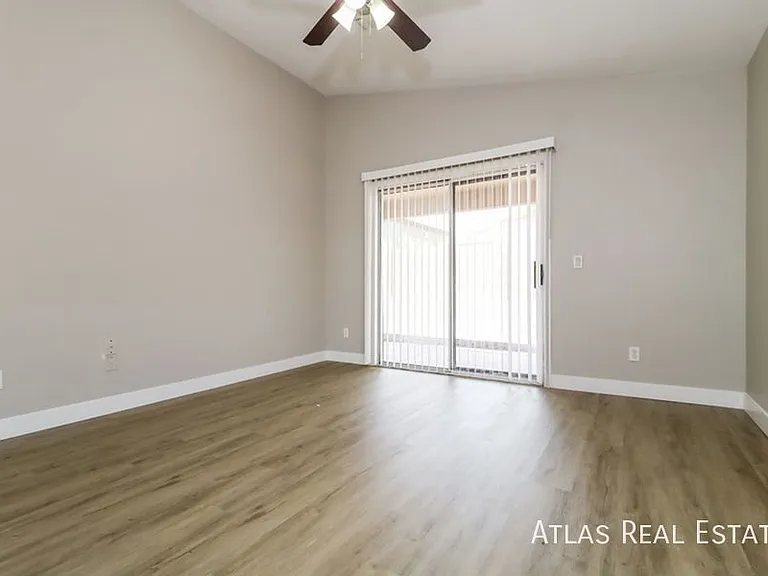 12038 W Corrine Dr — Photo 2