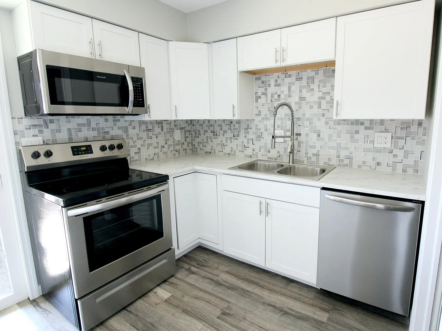 2 bed, 1.5 bath, 960 sqft, $1,095 — Photo 2