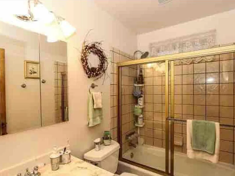 531 Sunderland Ct — Photo 9