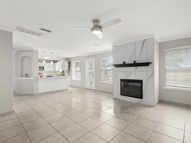 602 Oak Briar Dr — Photo 2
